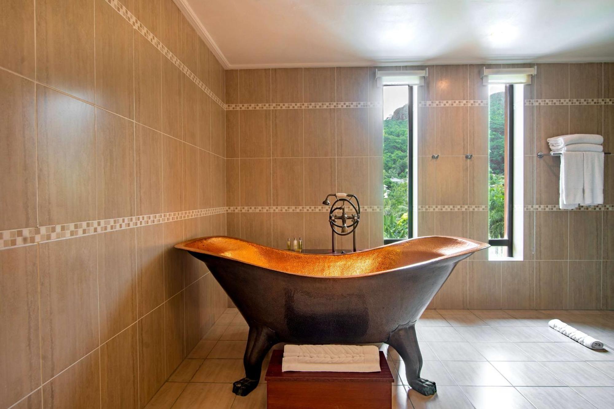 Doubletree By Hilton Seychelles Allamanda Resort & Spa Takamaka Екстер'єр фото