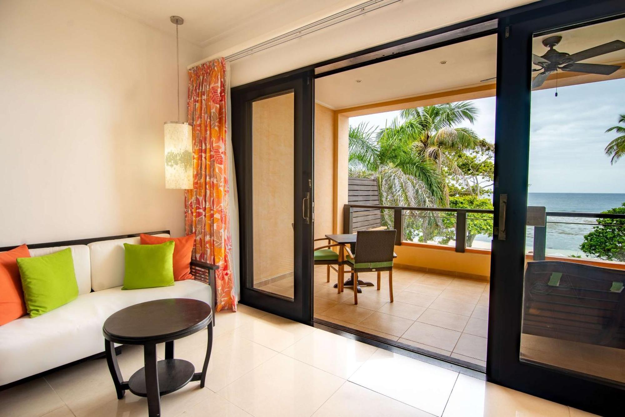 Doubletree By Hilton Seychelles Allamanda Resort & Spa Takamaka Екстер'єр фото