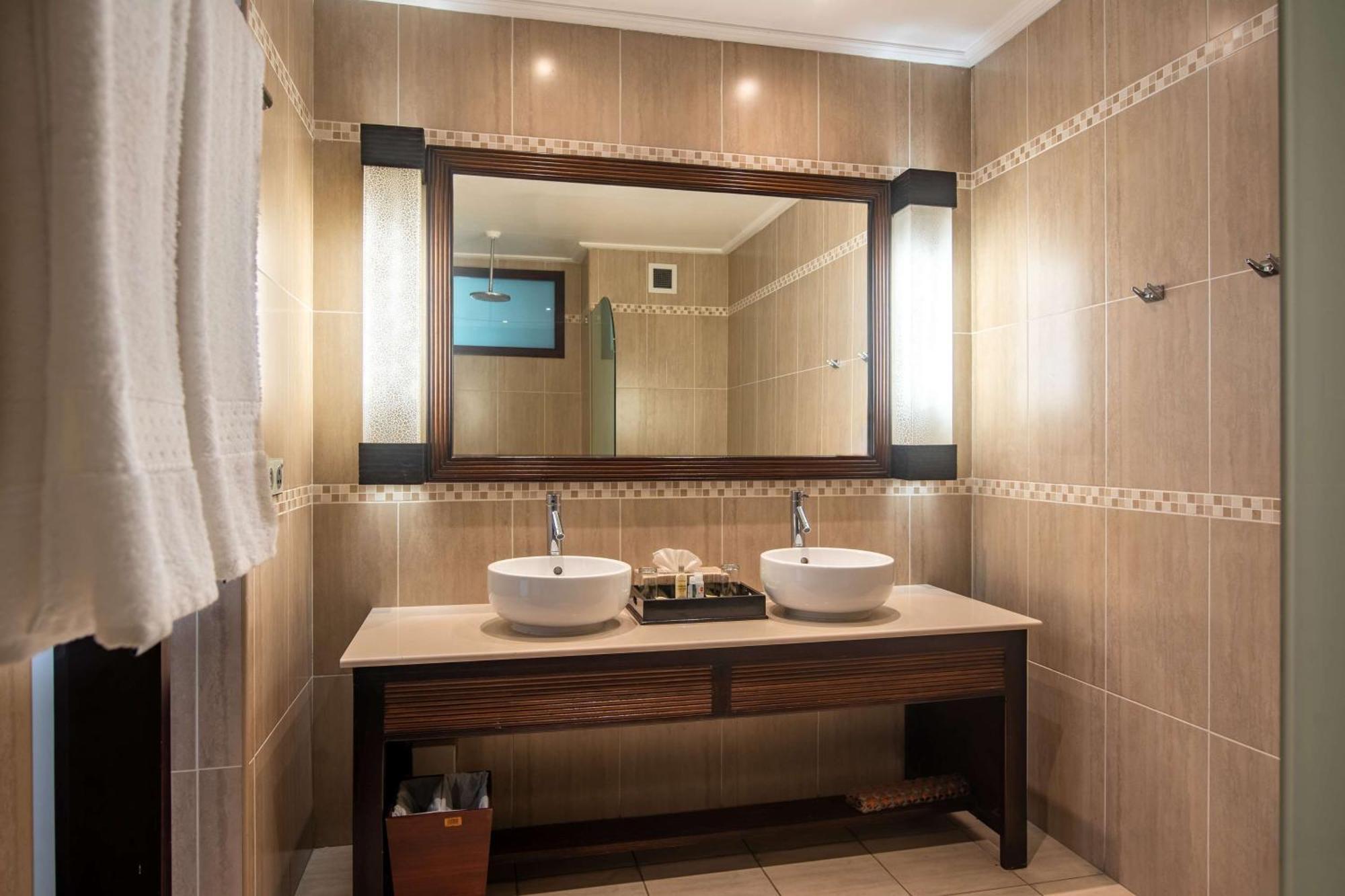 Doubletree By Hilton Seychelles Allamanda Resort & Spa Takamaka Екстер'єр фото
