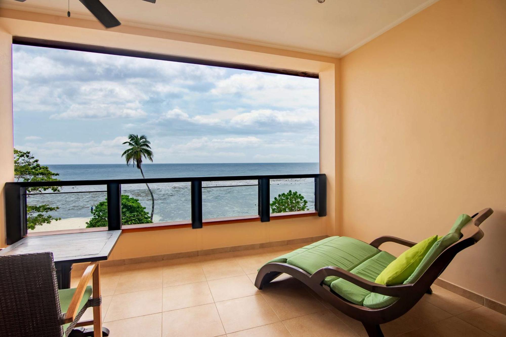 Doubletree By Hilton Seychelles Allamanda Resort & Spa Takamaka Екстер'єр фото