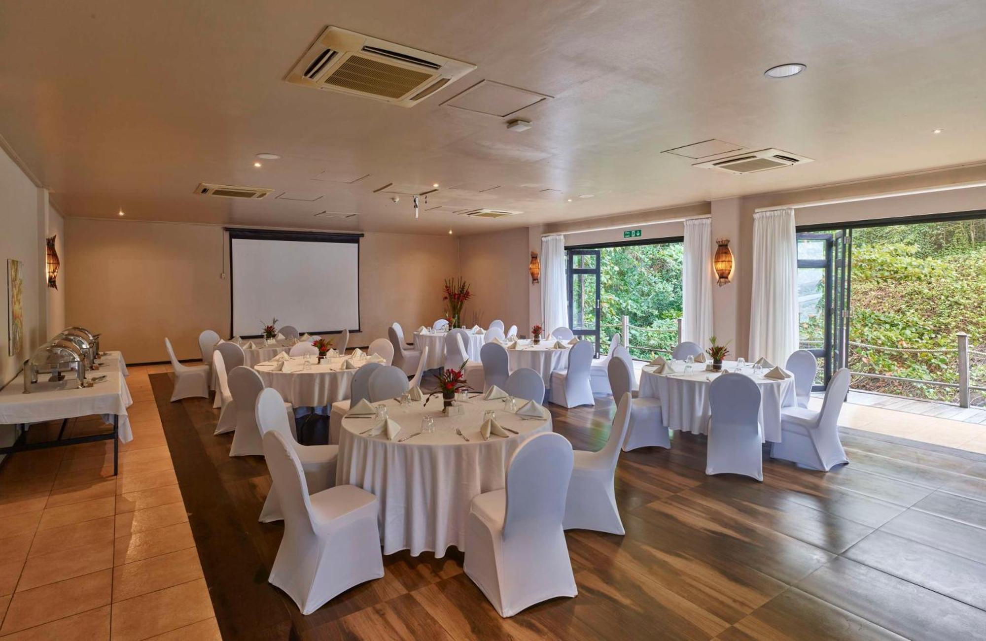 Doubletree By Hilton Seychelles Allamanda Resort & Spa Takamaka Екстер'єр фото