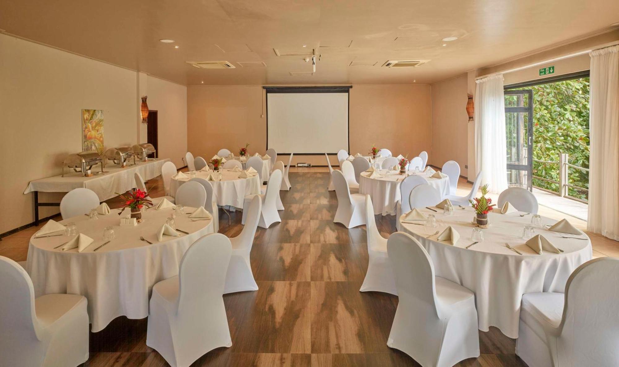 Doubletree By Hilton Seychelles Allamanda Resort & Spa Takamaka Екстер'єр фото