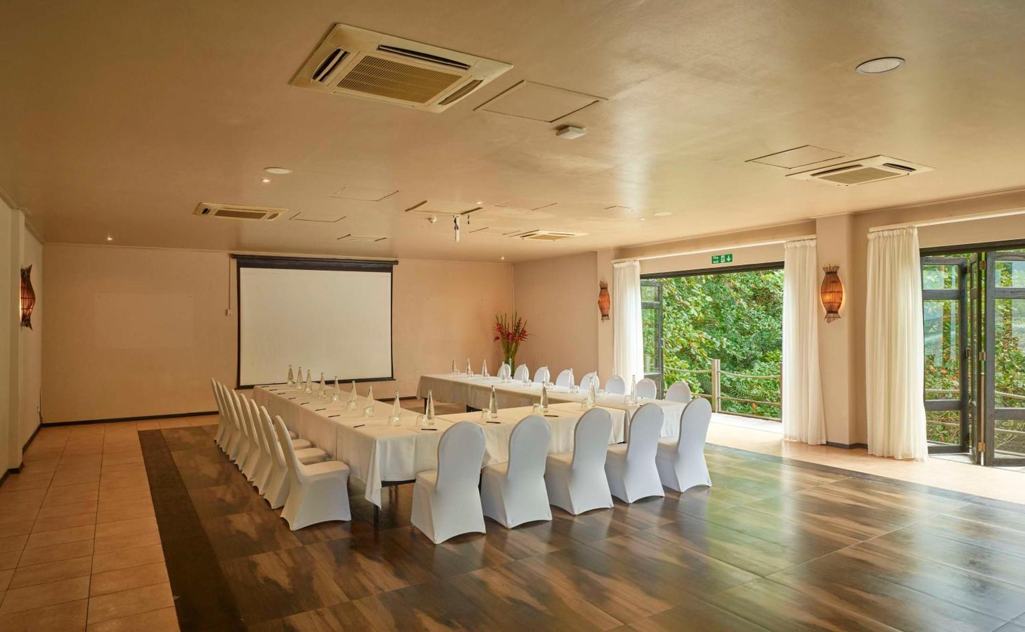Doubletree By Hilton Seychelles Allamanda Resort & Spa Takamaka Екстер'єр фото