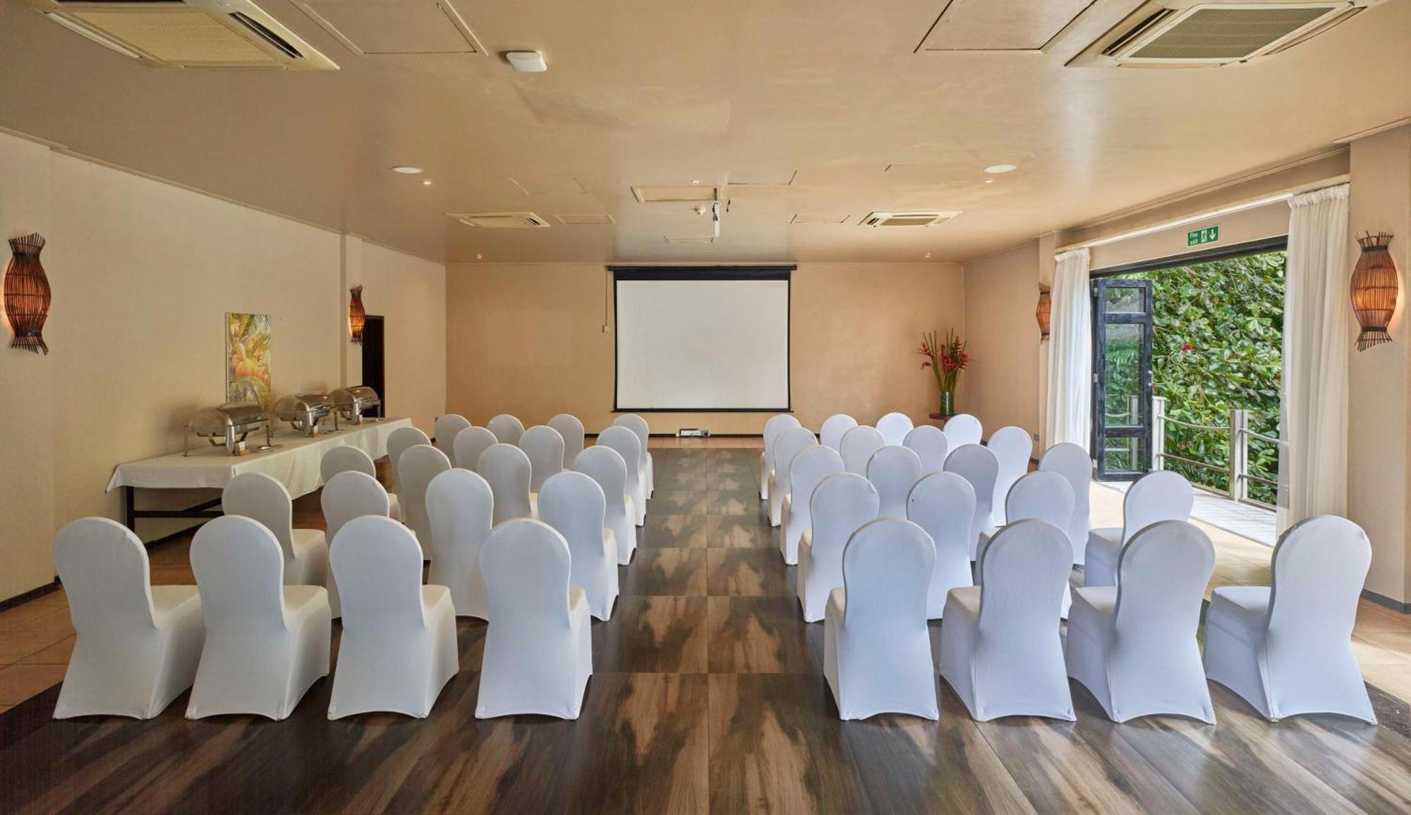 Doubletree By Hilton Seychelles Allamanda Resort & Spa Takamaka Екстер'єр фото