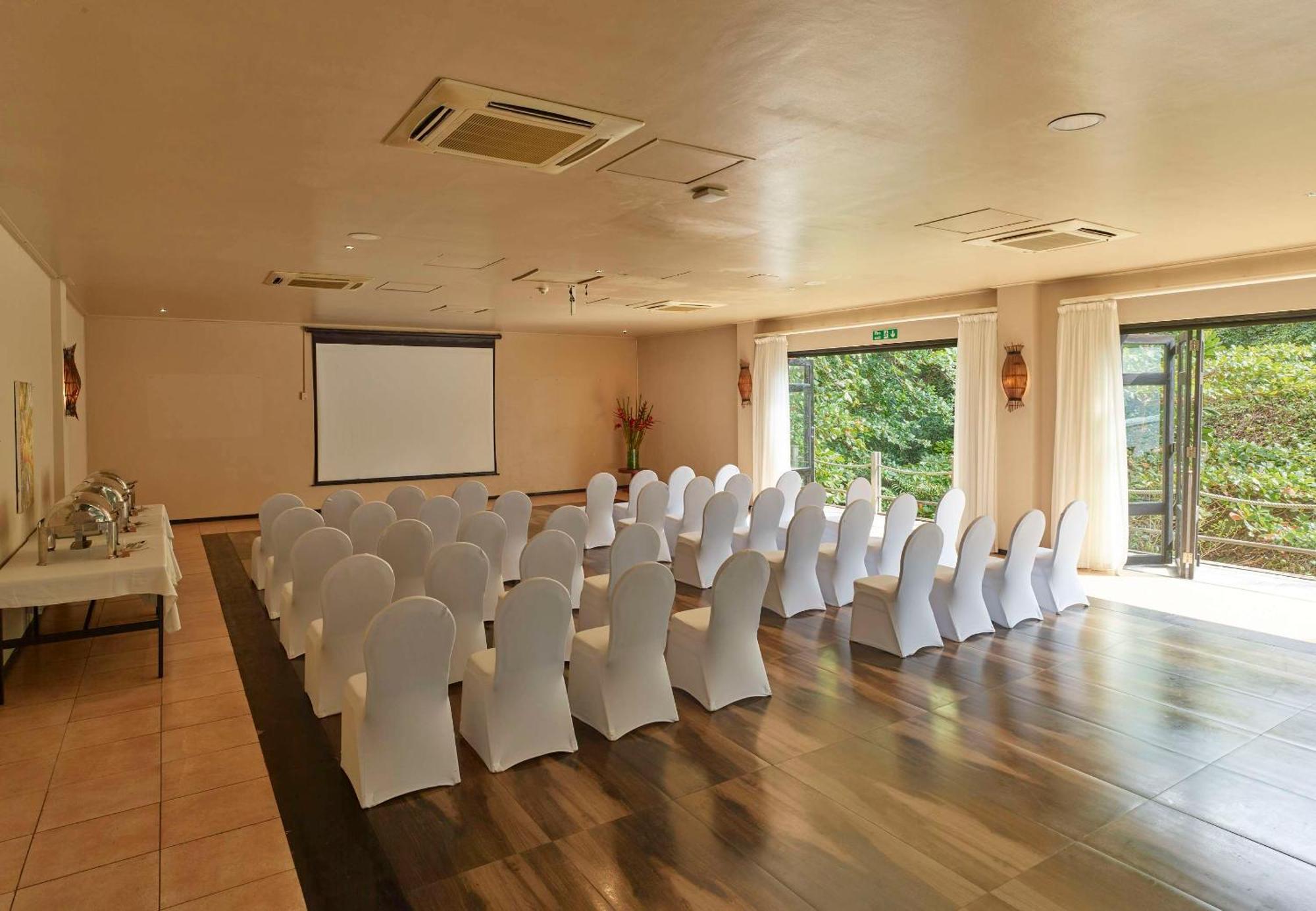 Doubletree By Hilton Seychelles Allamanda Resort & Spa Takamaka Екстер'єр фото